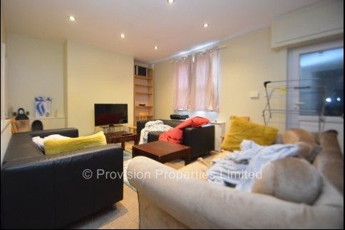 6 Bedroom Properties in Hyde Park - Photo 1