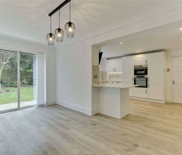 A large five bedroom family home set in a sought after residential ... - Photo 4