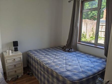 5 bedroom semi-detached house to rent - Photo 3