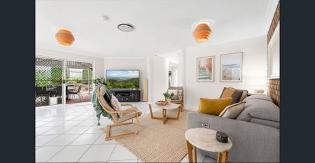 Stylish Family Home with Pool and Outdoor Pavilion in Prime Carindale Location - Photo 5