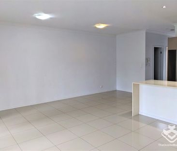 Modern Four Bedroom Townhouse at Merrimac - Photo 2