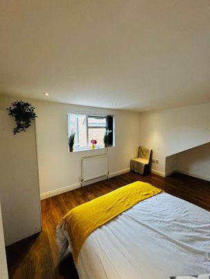 1 bedroom in a house share to rent - Photo 1