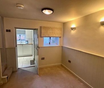 2 bedroom character property to rent - Photo 3