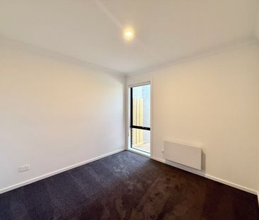 Brand New Family Living in a Thriving Armstrong Creek Pocket - Photo 2