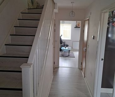 3 Bed Semi-Detached House, Challney Gardens, LU4 - Photo 5