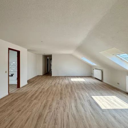 Haan Zentrum - Fußgängerzone! Großzügige Dachgeschosswohnung mit 2,5 Zimmern! - Photo 1