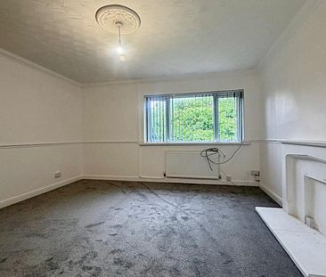 £1,100 PCM, Spacious Three Bedroom Top Floor Flat with Off-Road Par... - Photo 5