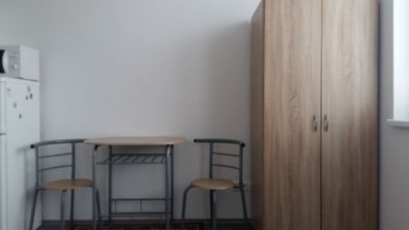 Na prenájom útulná garsónka v obci Rovinka na Hlavnej ulici za fitkom Urban - Photo 2