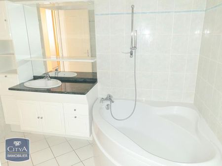 Location Appartement 3 pièces 69m² CHALON SUR SAONE 71100 - Photo 2