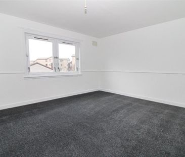 3 bedroom flat to rent - Photo 5