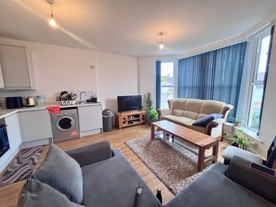2 Bed Flat, Overnhill Road, BS16 - Photo 1