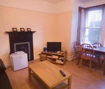 4 Bedroom House To Rent in Charminster - £2,000 pcm Tenancy Info - Photo 6