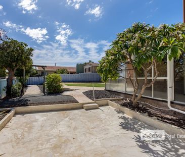 LIFESTYLE HOME IN SOUGHT AFTER LOCATION! - Photo 3