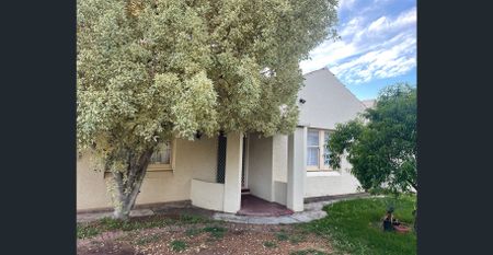 Comfort, Space and Convenience in a Prime Location - Photo 2