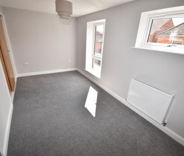 3 bedroom end of terrace house to rent - Photo 3