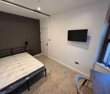 6 bedroom terraced house to rent - Photo 2