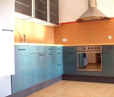 TOP WOHNLAGE! NEUWERTIGE WOHNUNG MIT EINBAUKÜCHE UND GROSSEM BALKON! - Photo 1