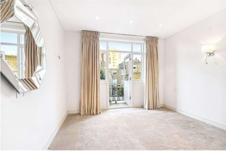 A bright and spacious 3 bedroom apartment to rent in Chelsea, SW10 - Photo 5