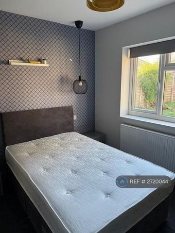 1 bedroom in a house share to rent - Photo 3