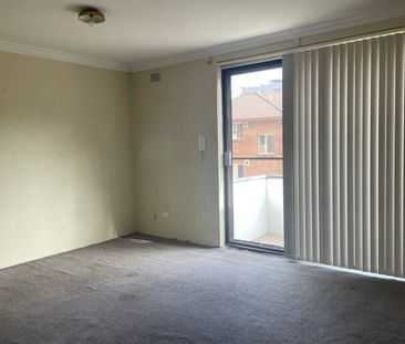 "Popular Goulburn Street" - Photo 1