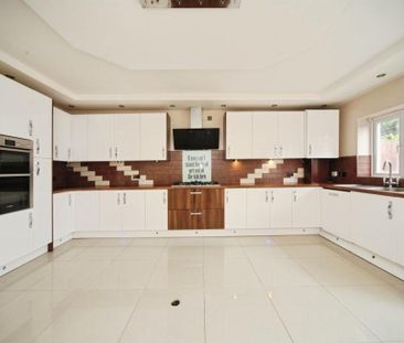 3 Bed Semi-Detached House, St Ethelbert Avenue, LU3 - Photo 2