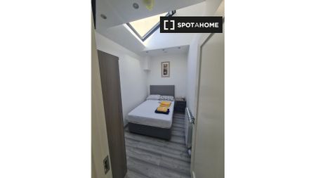 4-bedroom apartment for rent in East Wall, Dublin - Photo 4