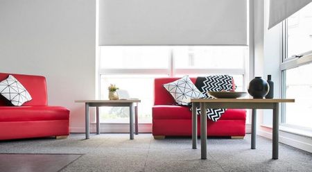 1 bedroom in a flat share to rent - Photo 2