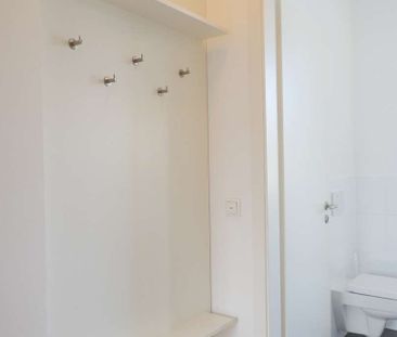 Modern möblierte Wohnung mitten in Kleefeld – mit Internet - Foto 1