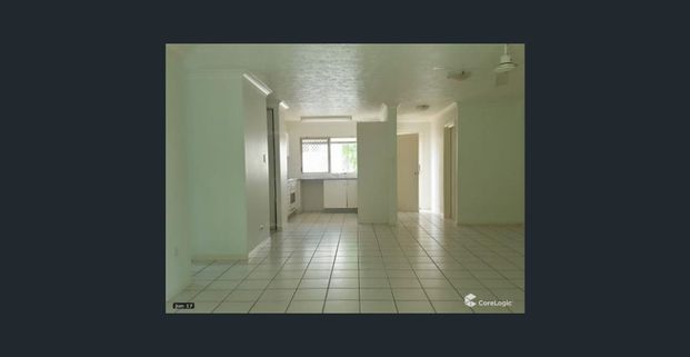 2 BEDROOM UNIT AT THE TOP LEVEL - WALKING DISTANCE TO UNIVERSITY AND HOSPITAL - Photo 1