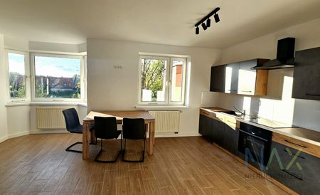 Swieżo wyremontowane 2 pokoje z dużym balkonem - Photo 5