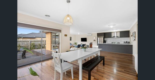 The Ultimate Family Home - Five Bedroom - Three Living - Photo 1