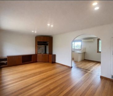 Freshly Renovated & Stylish Family Home in One of Mill Park's Prime... - Photo 5