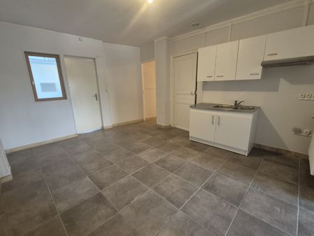 Location Appartement 3 pièces 76m² MAUBEUGE 59600 - Photo 5