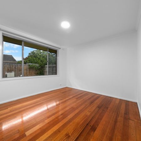 Close to Public Transport! - Photo 5