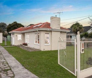 Spacious Home in the heart of Moorabbin - Photo 6