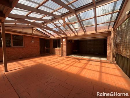 23 Stagecoach Crescent, Sydenham, VIC 3037 - Photo 4