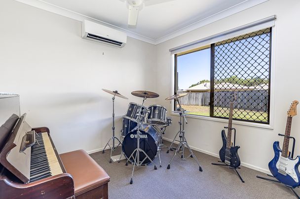 16 Bluff Street, Bushland Beach QLD 4818 - House For Rent | Domain - Photo 1