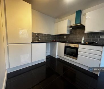 4 bedroom flat to rent - Photo 6