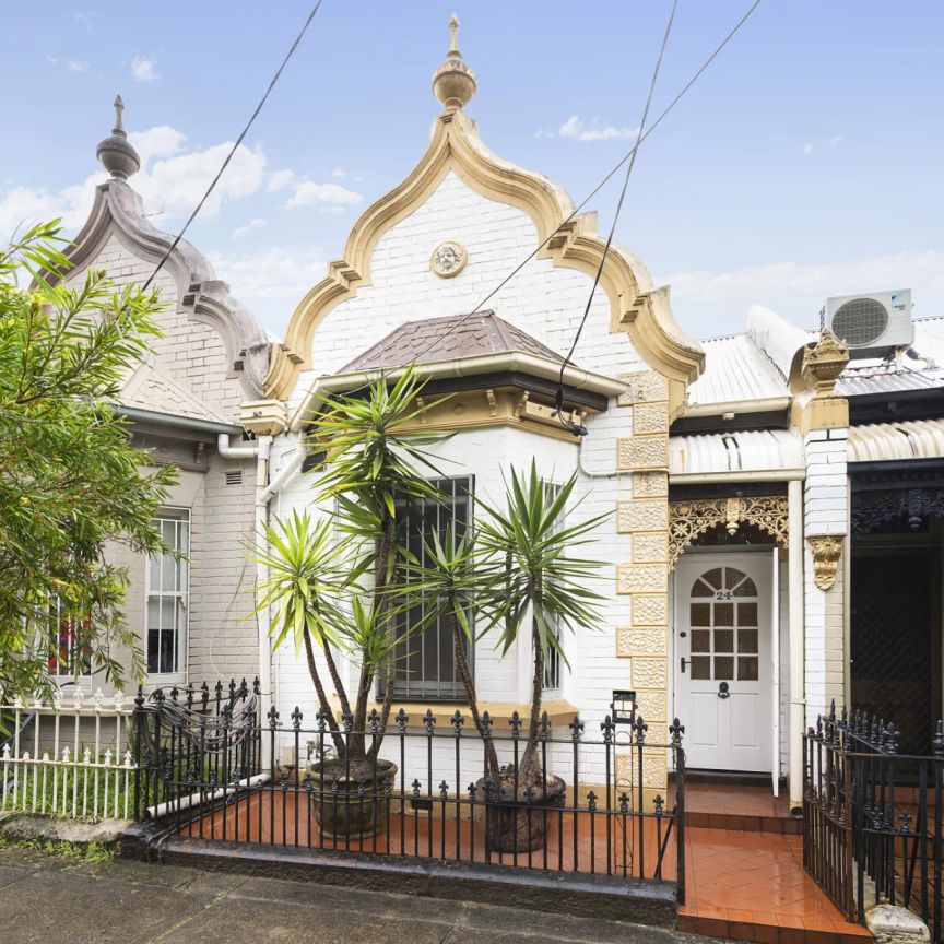 A Picturesque 1880s Cottage On The Park Fringe - Photo 1