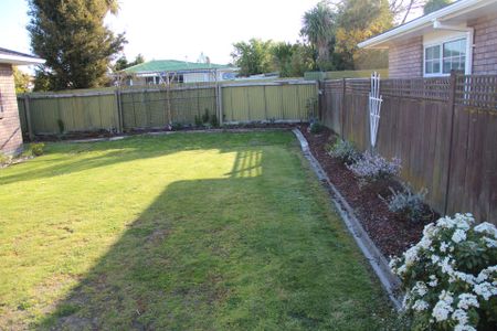 Tidy Three Bedroom Home - Photo 5