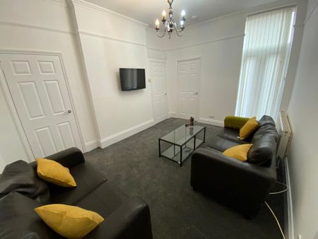 2 bedroom ground floor flat to rent - Photo 2