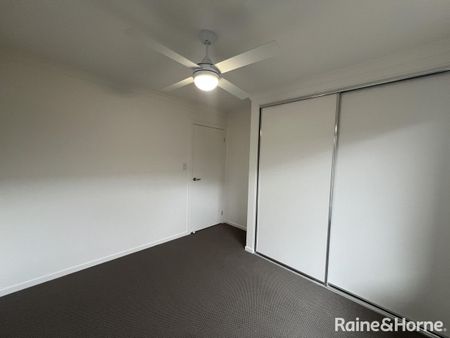 Spacious 4-Bedroom Family Home in Munno Para Downs - Photo 5