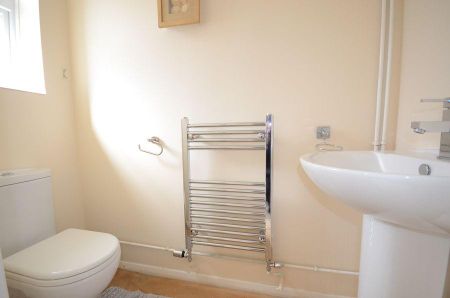 3 bedroom detached house to rent - Photo 2