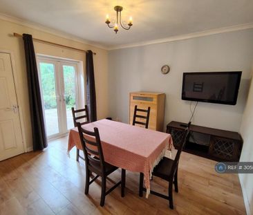 3 bedroom semi-detached house to rent - Photo 2