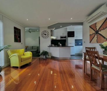 BOUTIQUE VILLA IN PRIZED BEACHSIDE POCKET! - Photo 6