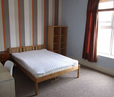 4 double bed student/professional house. Student House in Sheffield - Photo 2