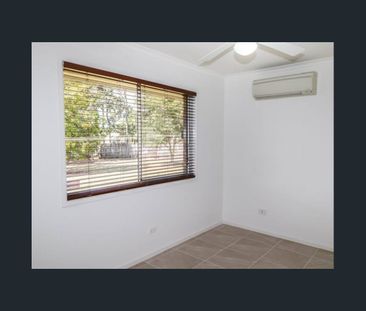 Spacious Family Living on a Generous Block - Photo 3