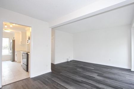 For Lease - 27 Craigleigh Crescent, Brampton, Ontario - Photo 4