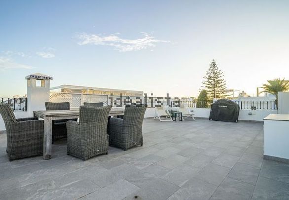 Alquiler de chalet adosado en Plaza Santa Ana, 3 - Photo 1