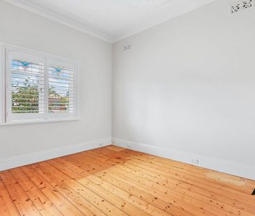 Charming Three Bedroom Family Home in Prime Rosebery Location - Photo 3